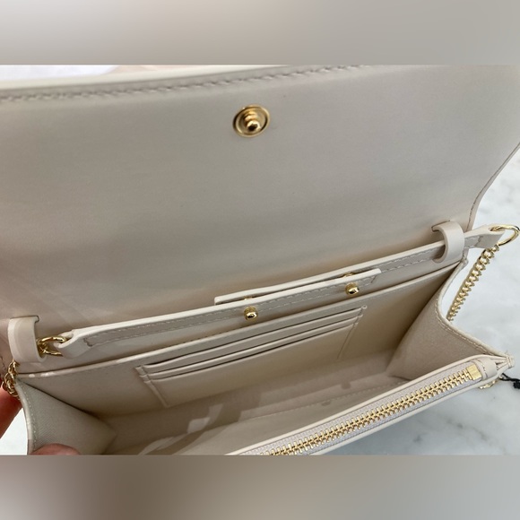 MAJE VANILLA COLOUR CROCODILE-EFFECT EMBOSSED LEATHER CLUTCH / WALLET WITH CHAIN - Picture 3 of 7